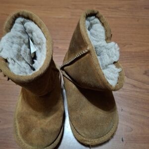Koolaburra Tan Suede Boots with Fleece